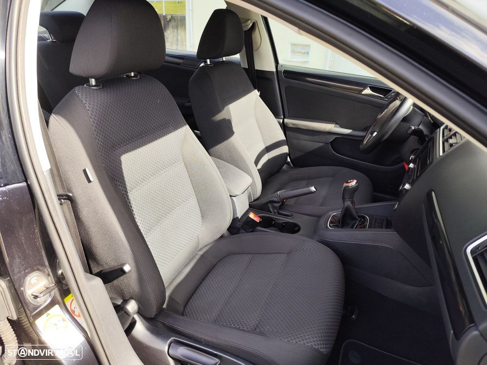 VW Jetta 1.6 TDi Trendline - 19