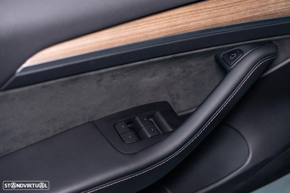 Tesla Model 3 - 37