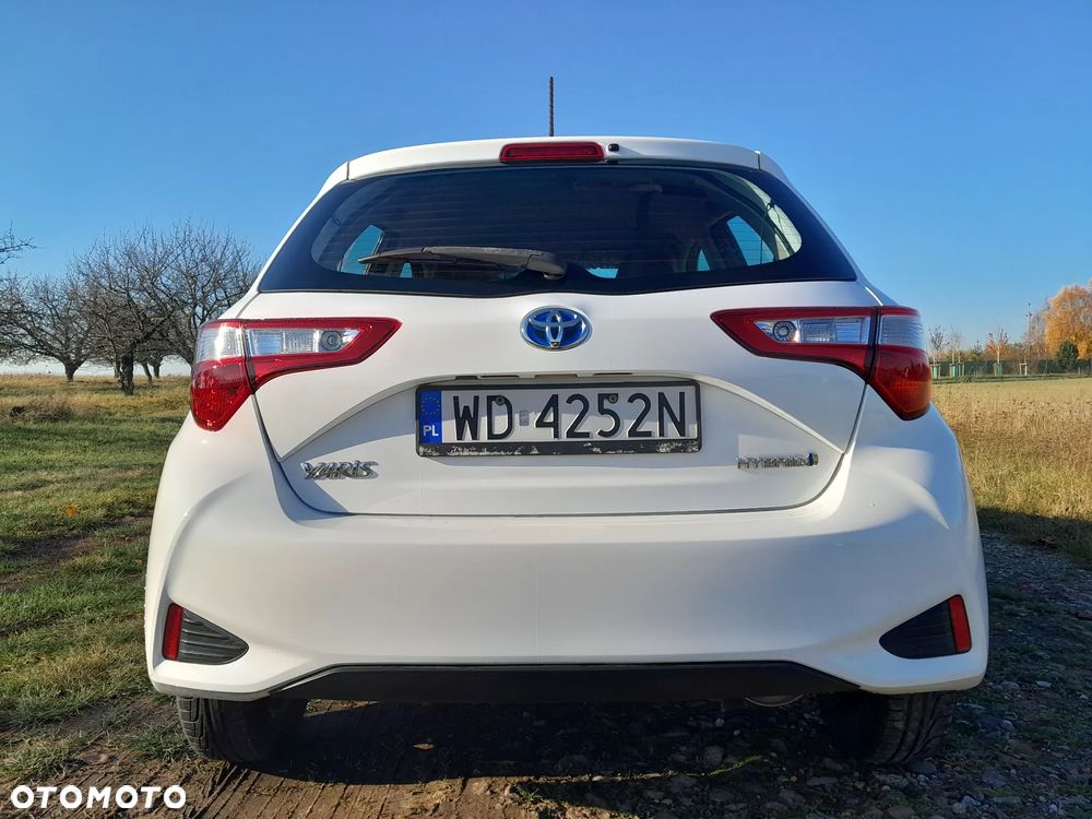 Toyota Yaris Hybrid 100 Active - 10