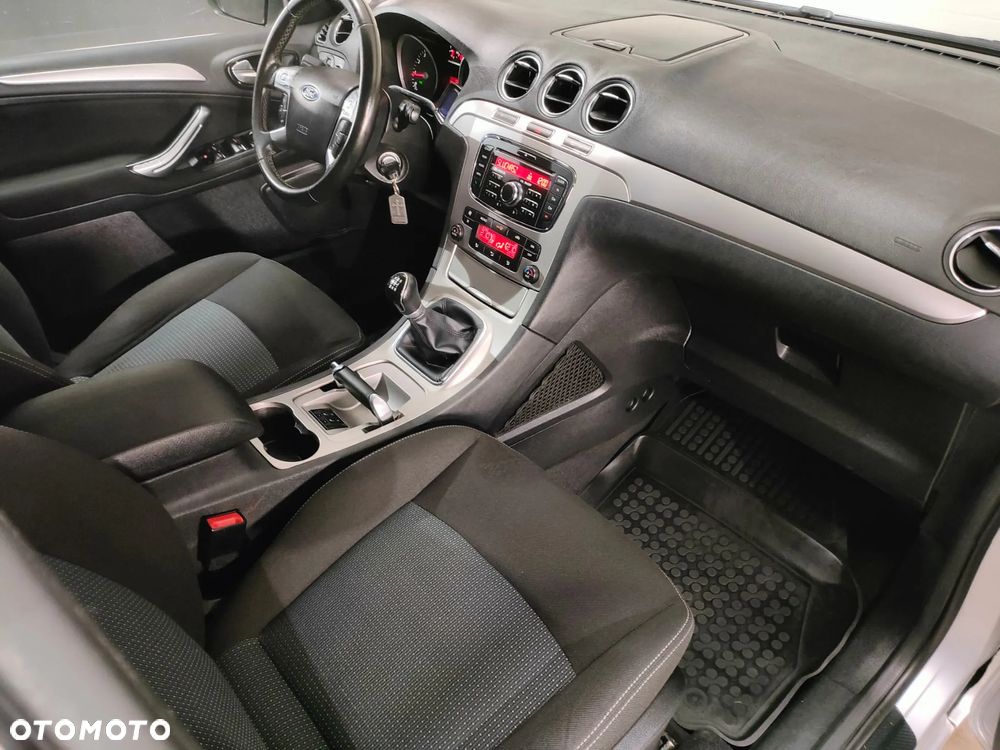 Ford Galaxy - 15