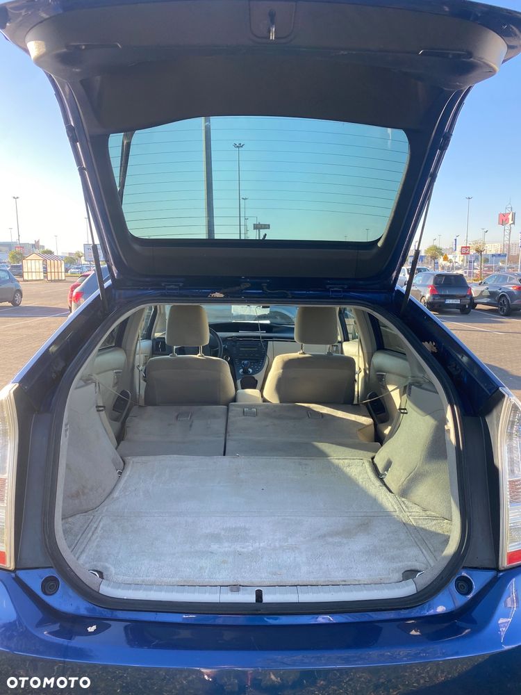 Toyota Prius (Hybrid) - 16