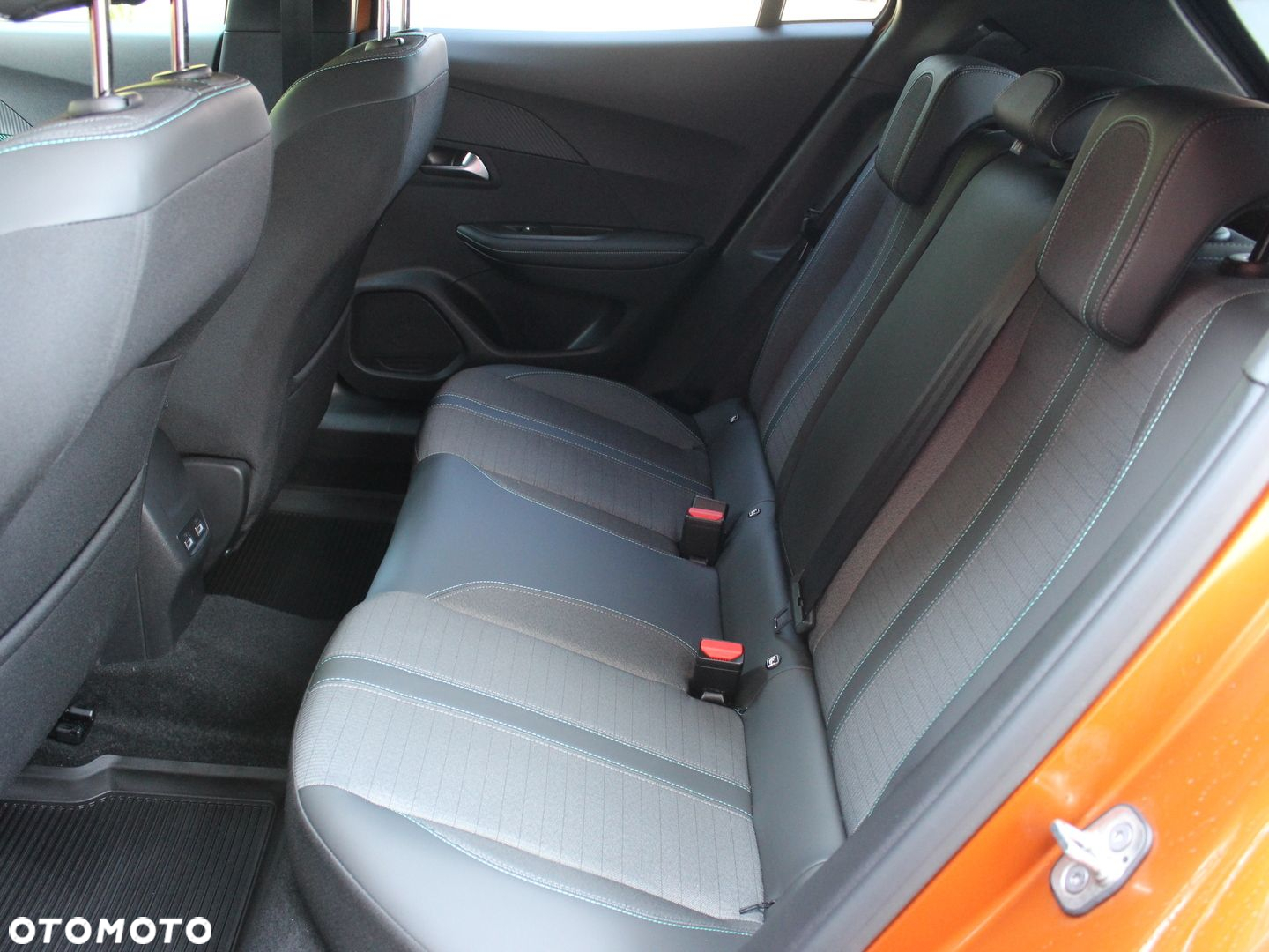 Peugeot 2008 1.2 PureTech Allure Pack S&S EAT8 - 18