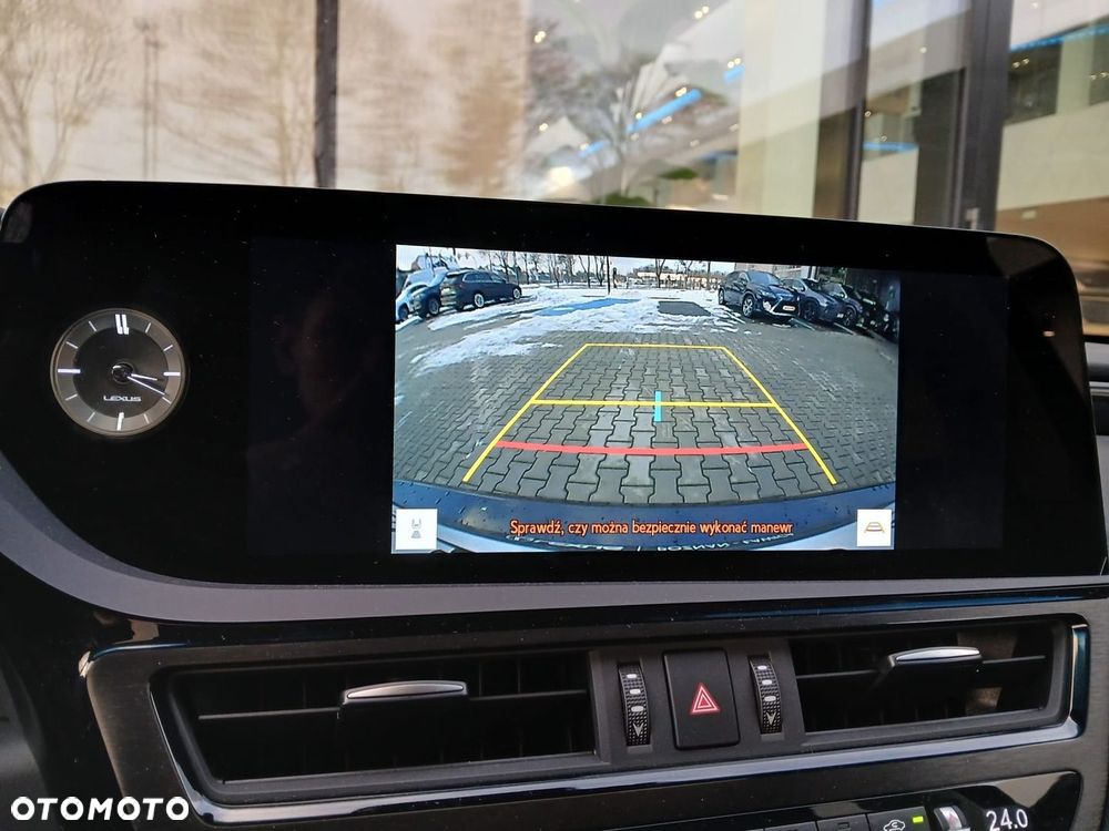 Lexus ES 300h Business Edition - 22