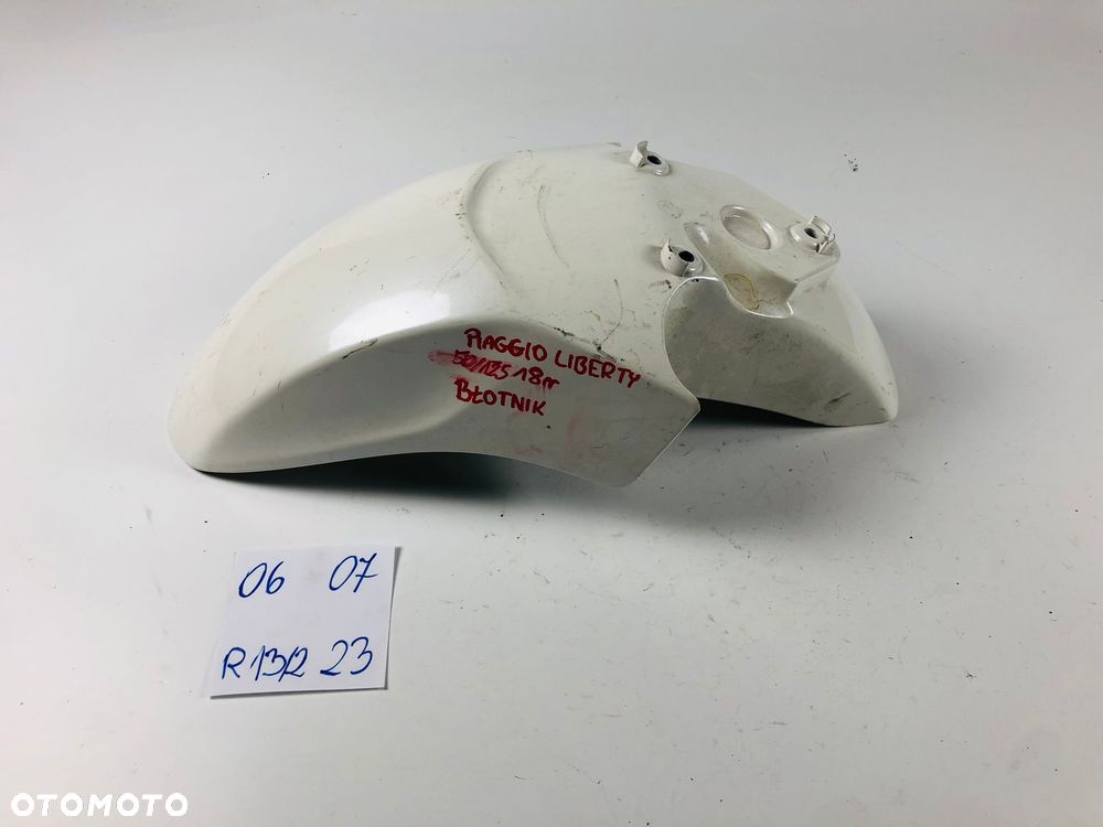 Piaggio Liberty 50/125 16-22 błotnik przód nadkole przednie - 1