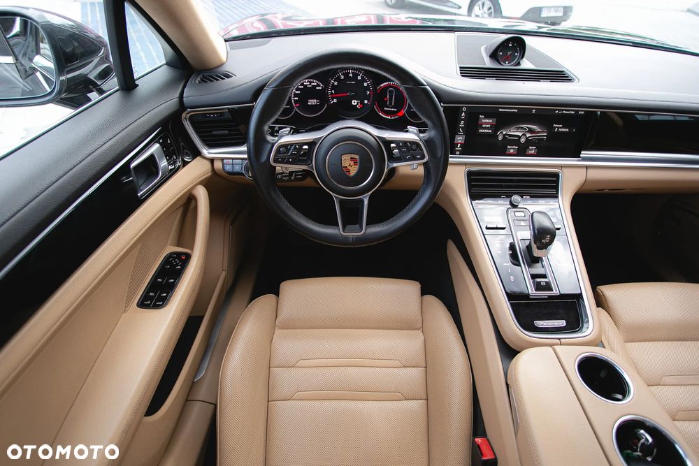 Porsche Panamera 4 - 11