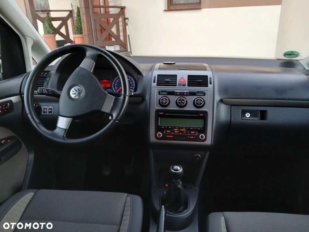 Volkswagen Touran 1.4 TSI Cross - 10