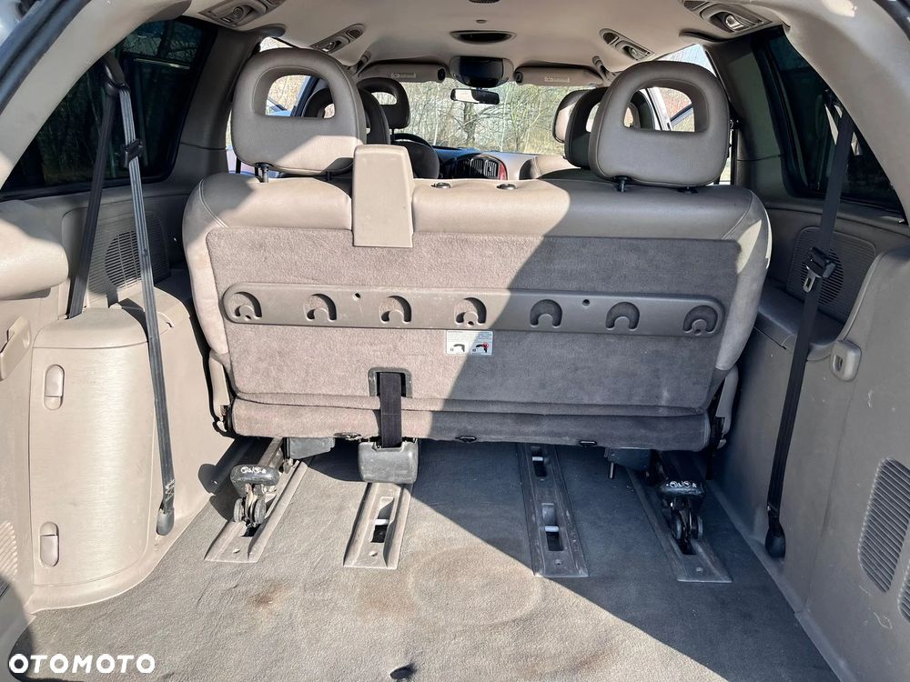 Chrysler Grand Voyager 3.3L Limited - 36