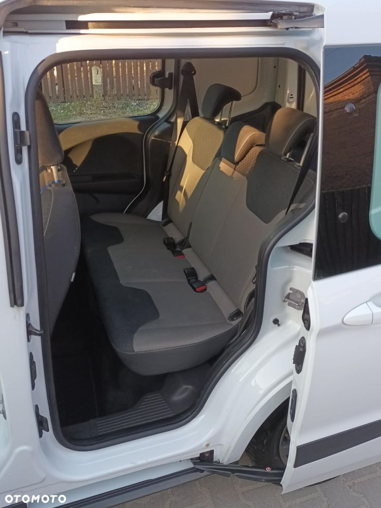 Ford Transit Courier - 15