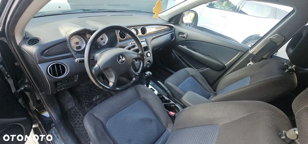 Mitsubishi Outlander - 8