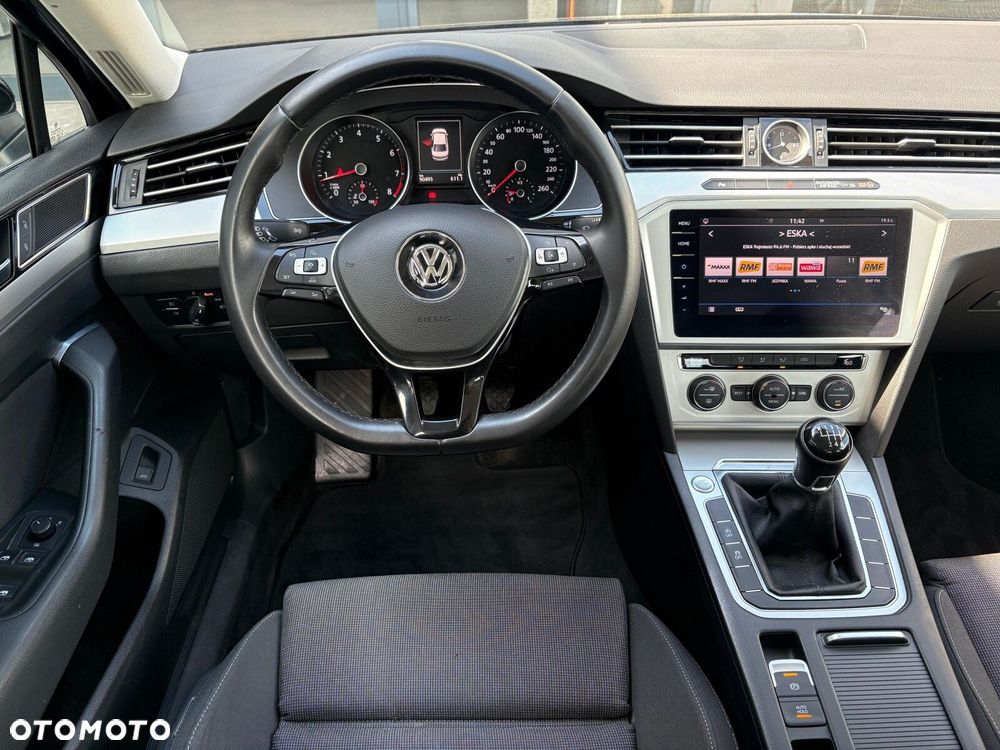 Volkswagen Passat - 11