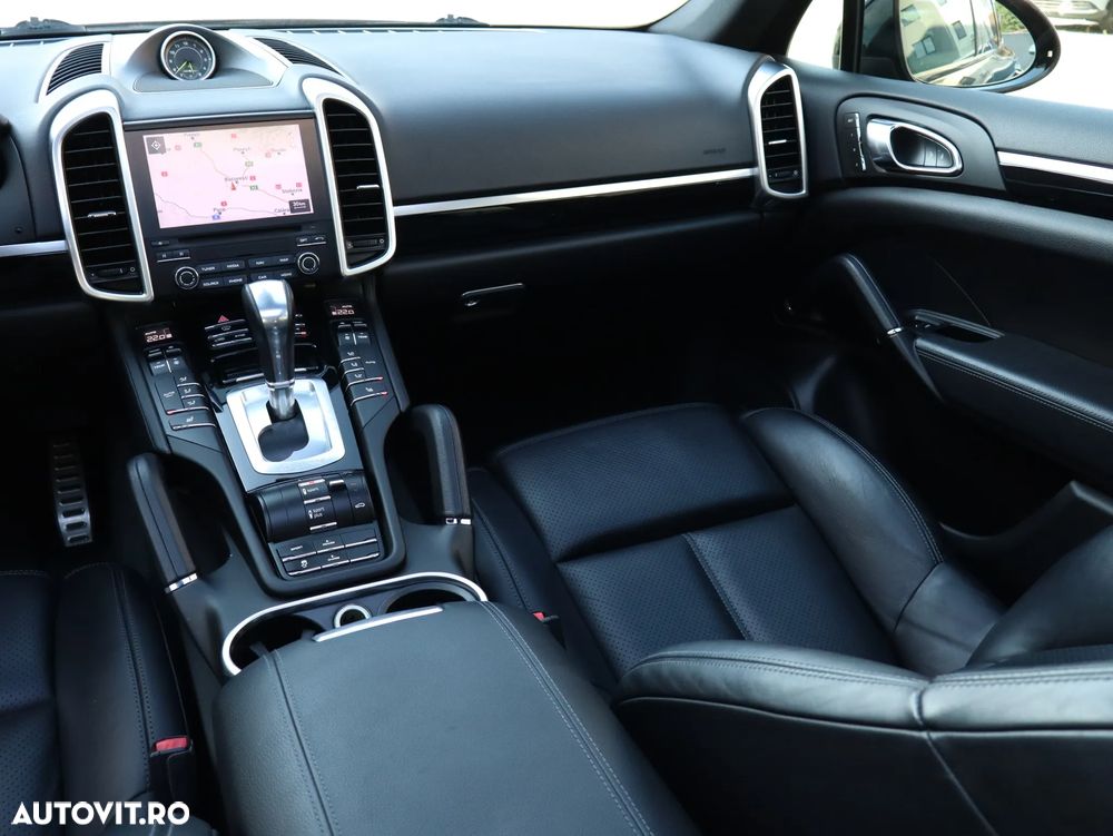 Porsche Cayenne Hybrid 3.0 L S E - 20