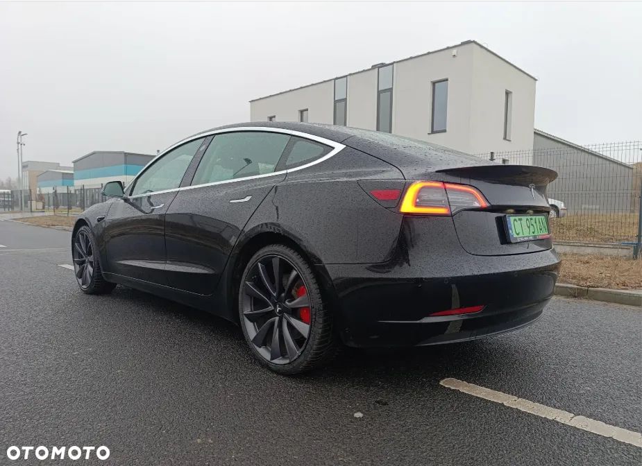 Tesla Model 3 Langstreckenbatterie Allradantrieb Dual Motor - 12