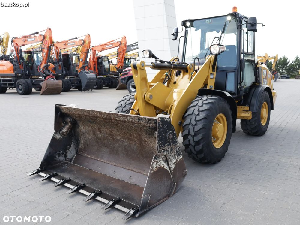 Caterpillar CAT 906M - 18