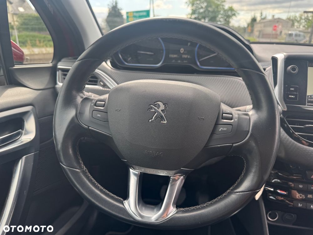 Peugeot 2008 1.2 Pure Tech GPF Allure S&S EAT6 - 22