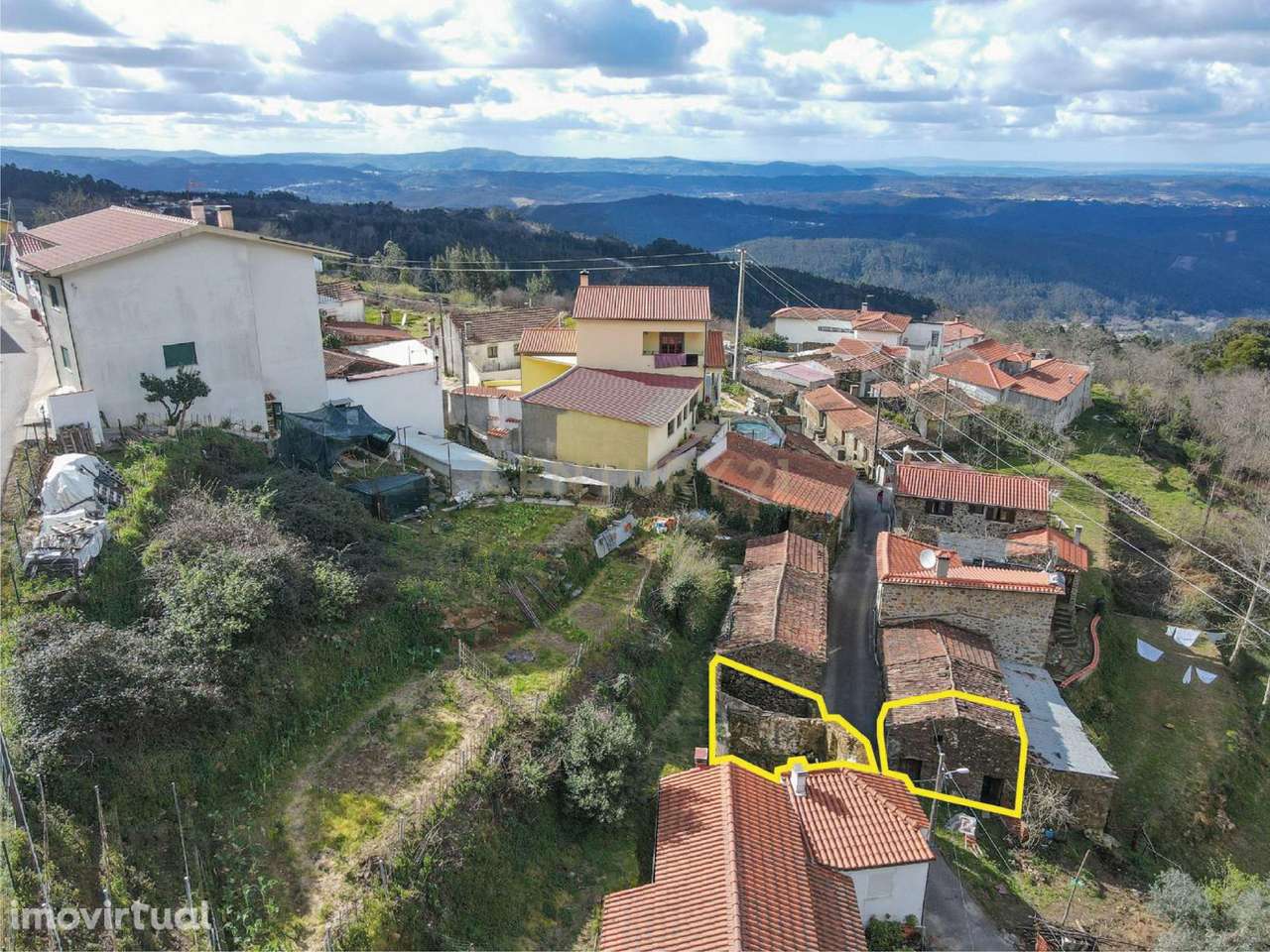 Moradia T1 para reconstrução - Grande imagem: 2/2