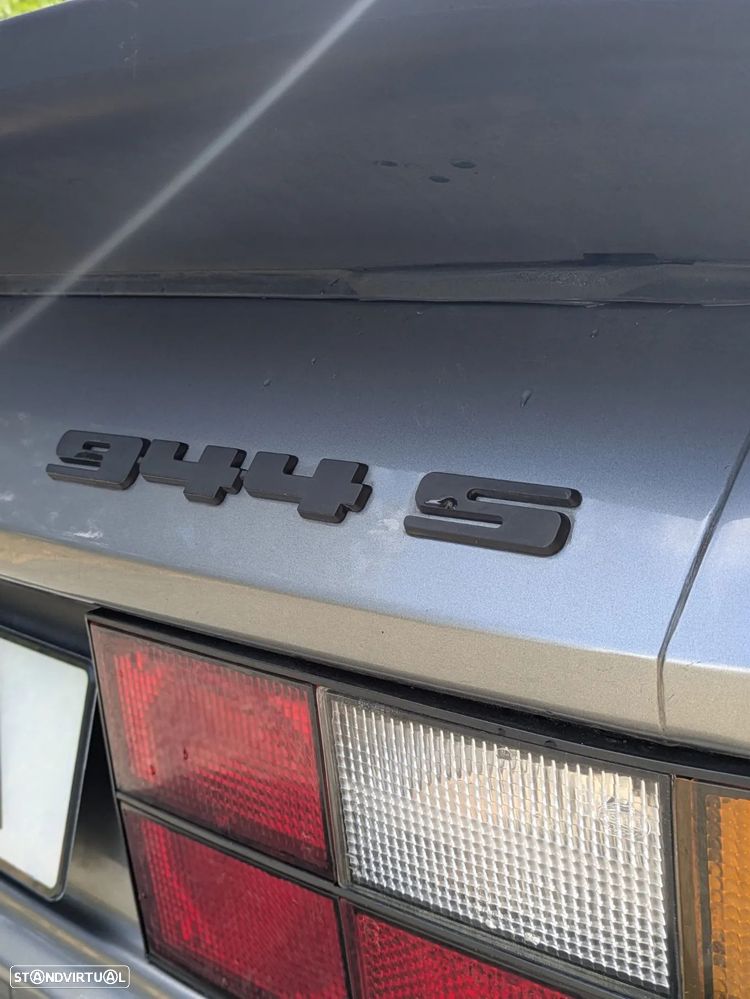 Porsche 944 S - 8