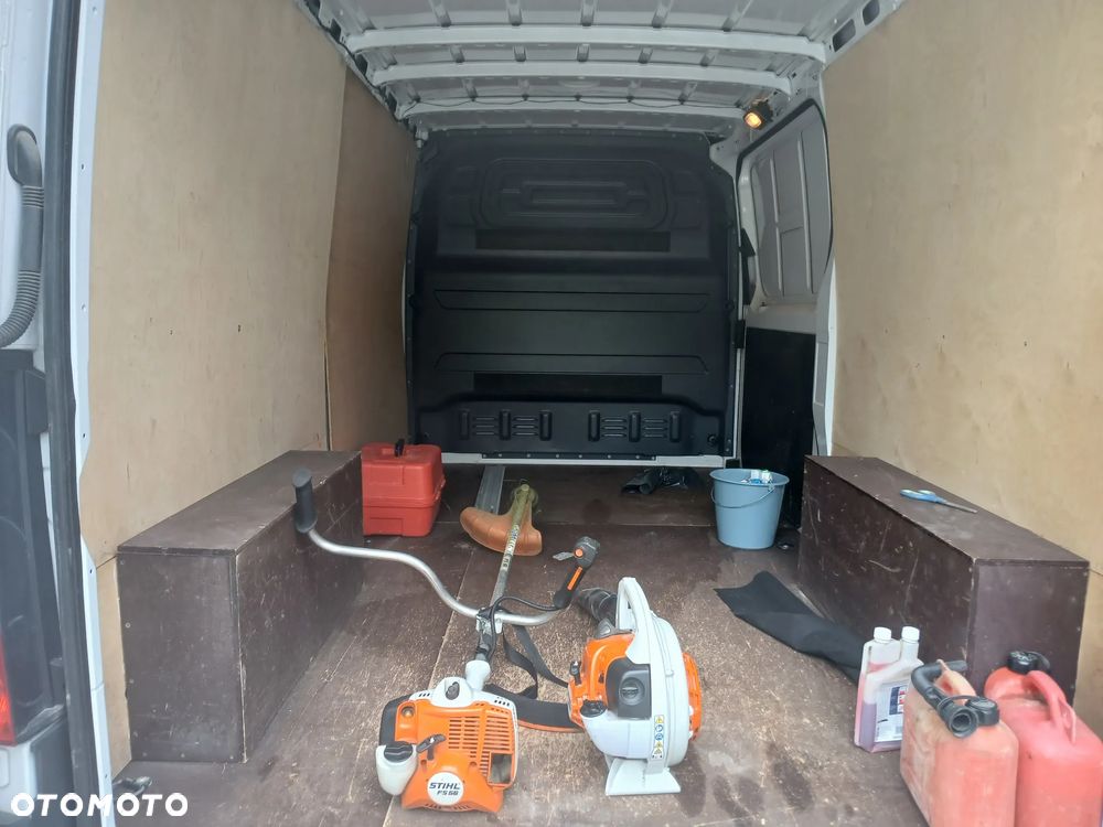 Mercedes-Benz Sprinter - 12