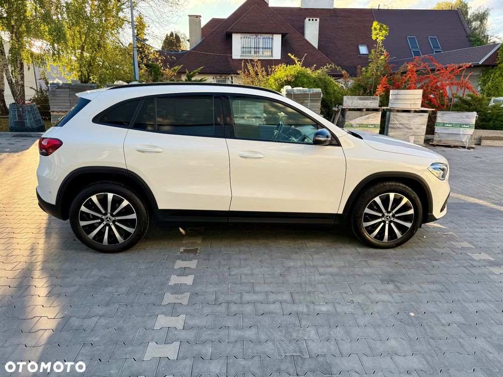 Mercedes-Benz GLA 200 Business Edition - 11