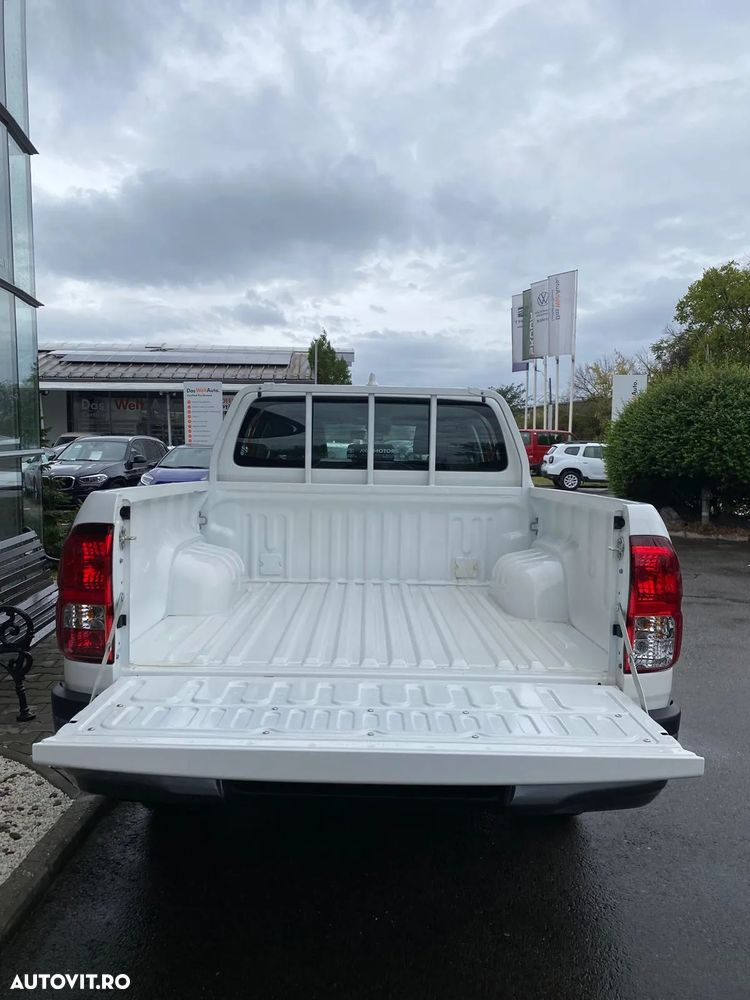 Toyota Hilux 2.8D 204CP 4x4 Double Cab MT Comfort - 6