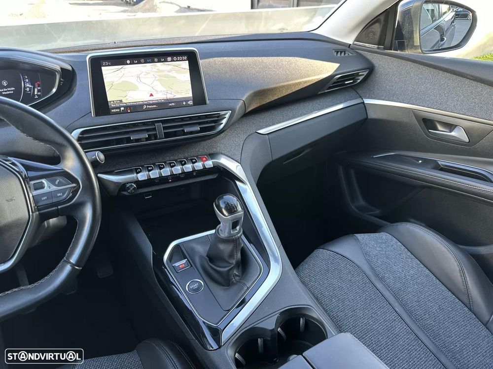 Peugeot 5008 1.2 PureTech Allure Pack - 32