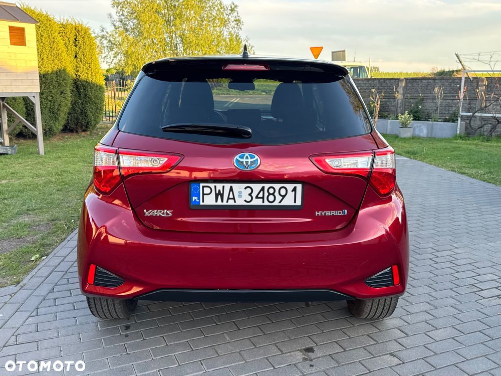 Toyota Yaris Hybrid 100 Selection Platinum - 17