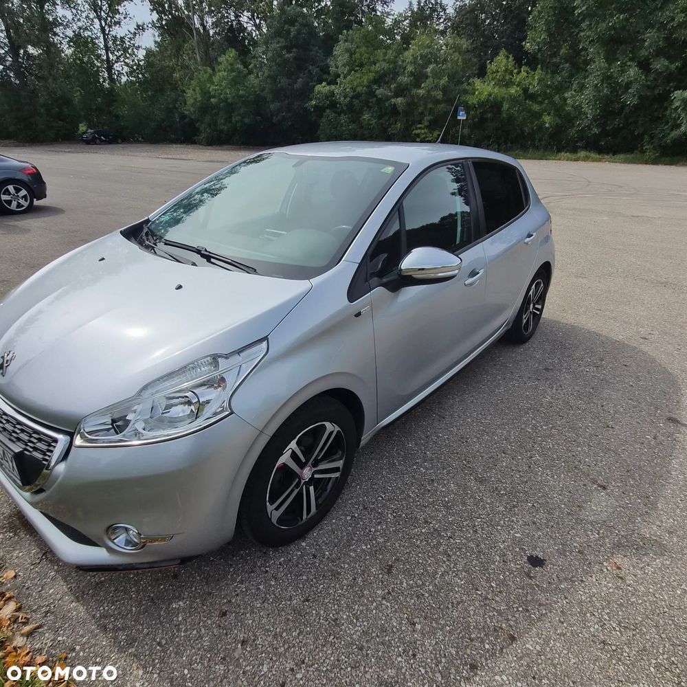 Peugeot 208 - 30