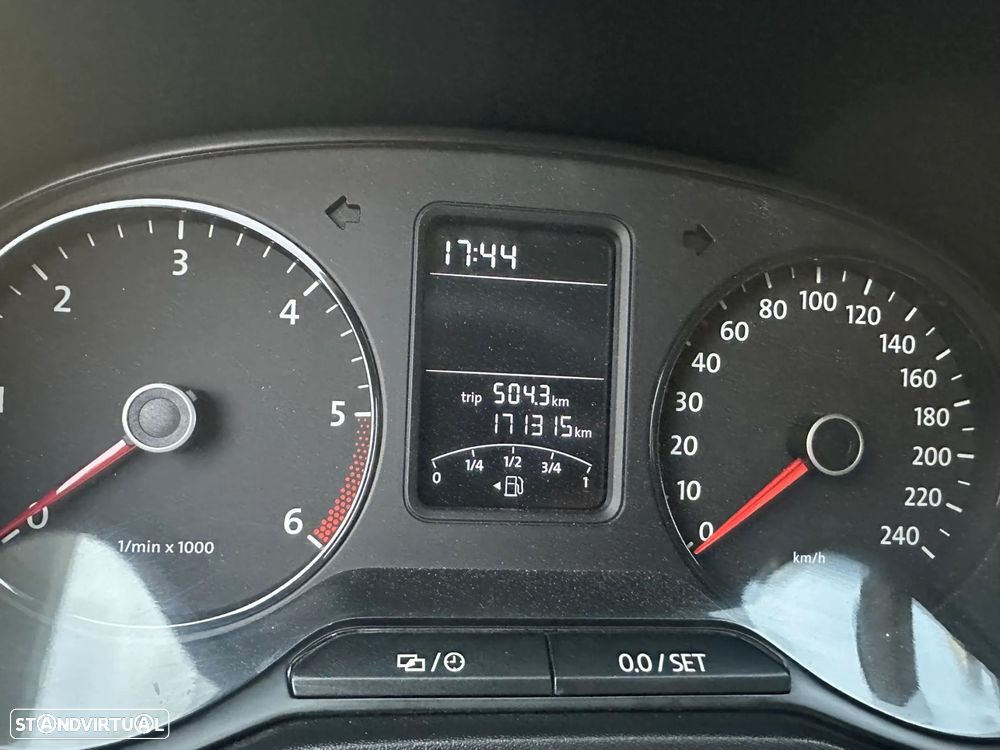 VW Amarok 2.0 TDi CD Trendline 4Motion - 2