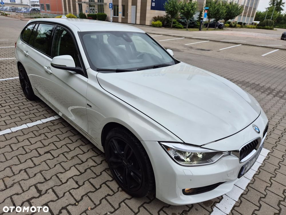 BMW Seria 3 335i xDrive Sport Line - 23