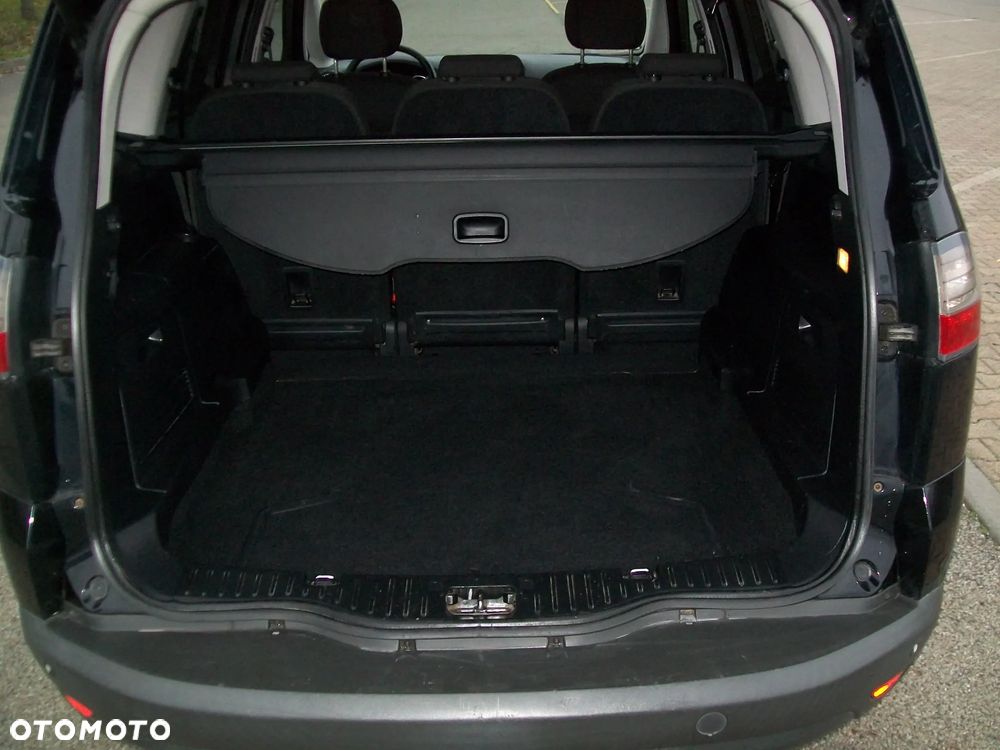 Ford S-Max - 12