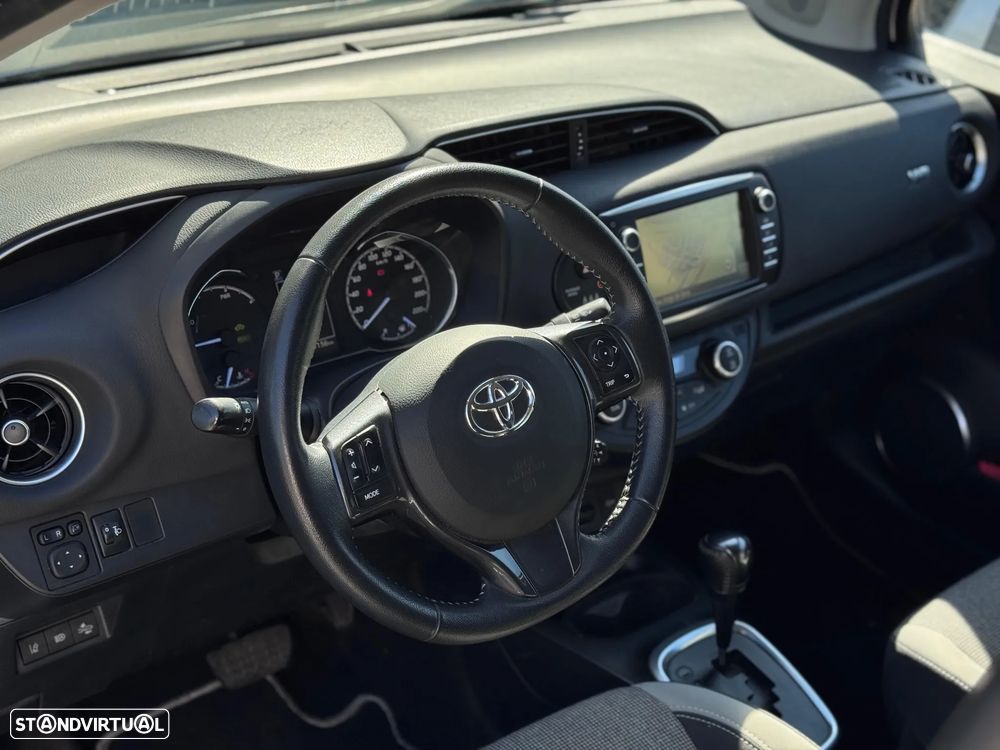 Toyota Yaris 1.5 HSD 20 Anos - 6