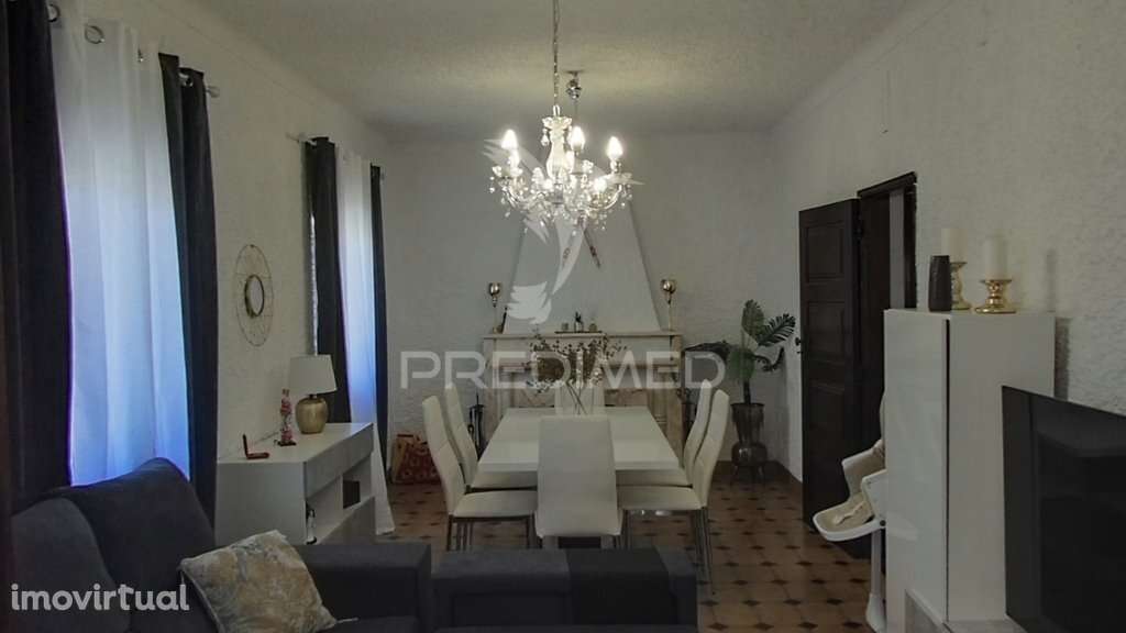 Moradia bi-familiar com enorme potencial - Grande imagem: 2/39