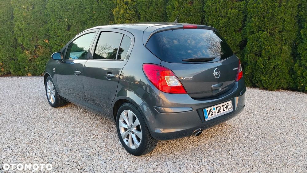 Opel Corsa 1.2 16V Cosmo - 11