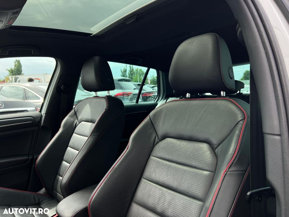 Volkswagen Golf - 25