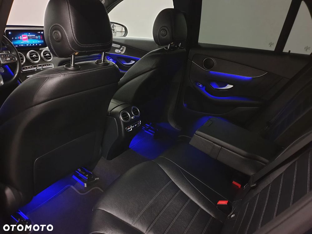 Mercedes-Benz GLC 300 d 4Matic 9G-TRONIC AMG Line Plus - 28