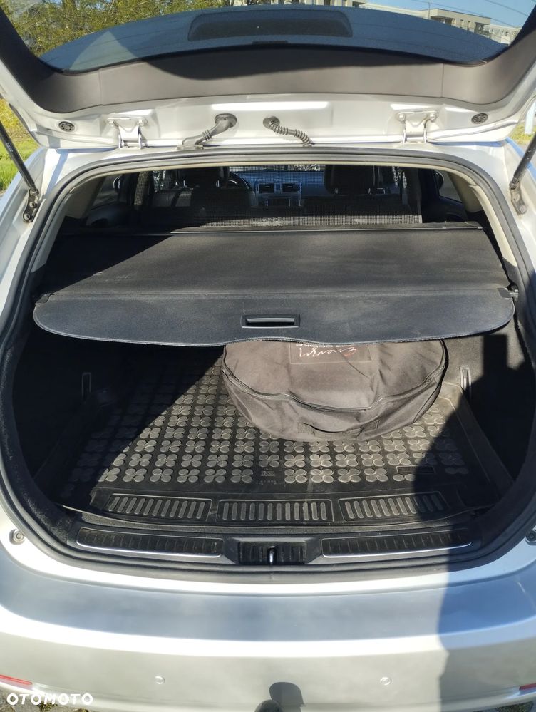 Toyota Avensis 2.0 Premium MS - 17