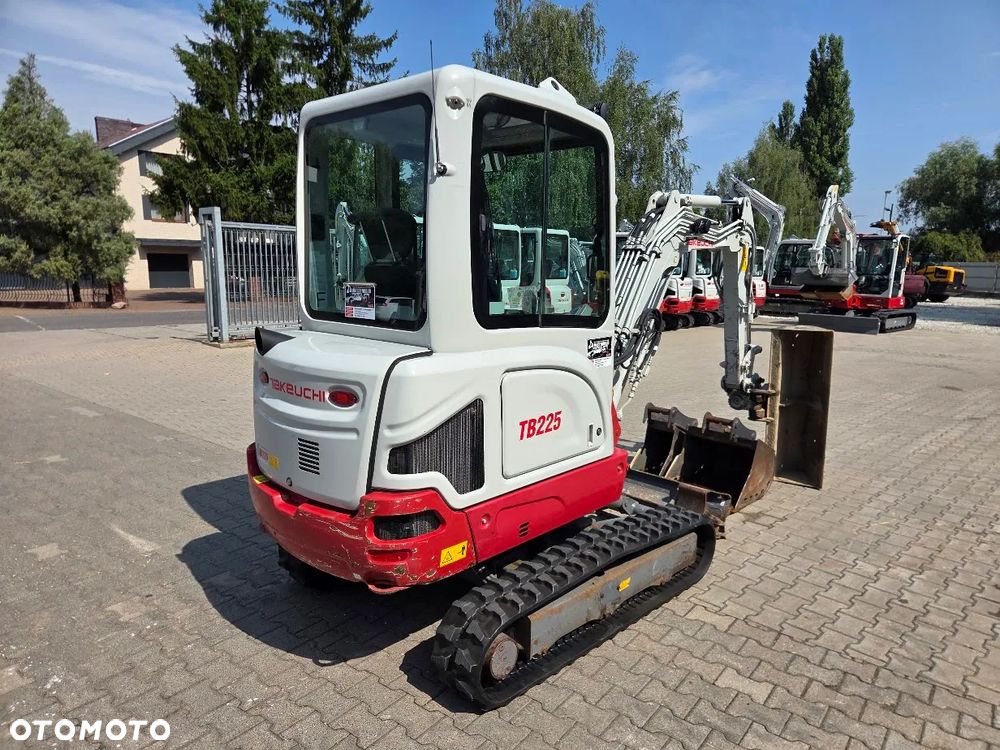 Takeuchi Koparka Minikoparka Takeuchi TB225 V3 Powertilt + 3 łyżki - 4