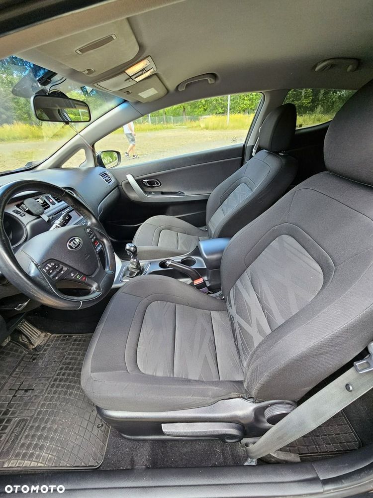 Kia Ceed - 10