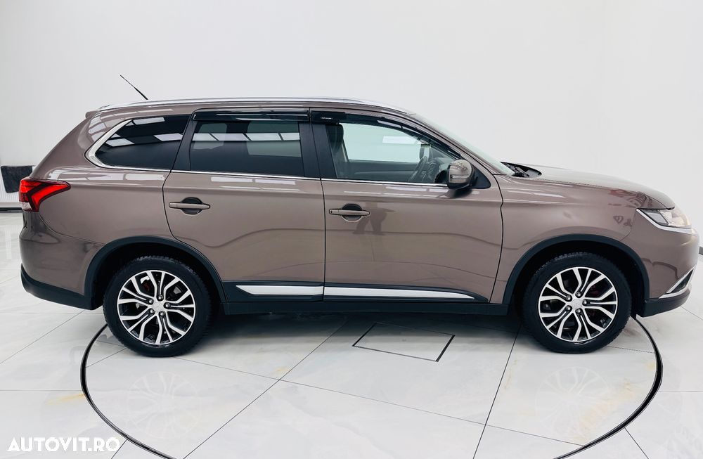 Mitsubishi Outlander 2.2 DI-D 4WD Automatik Intense - 35