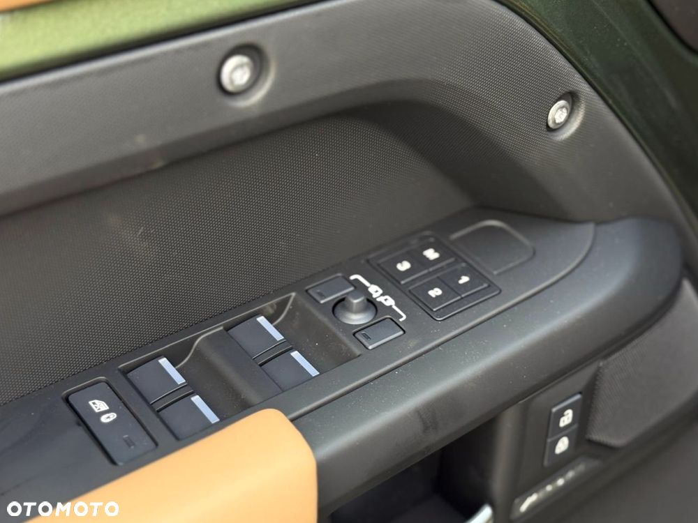 Land Rover Defender 3.0 D250 mHEV X-Dynamic HSE - 14