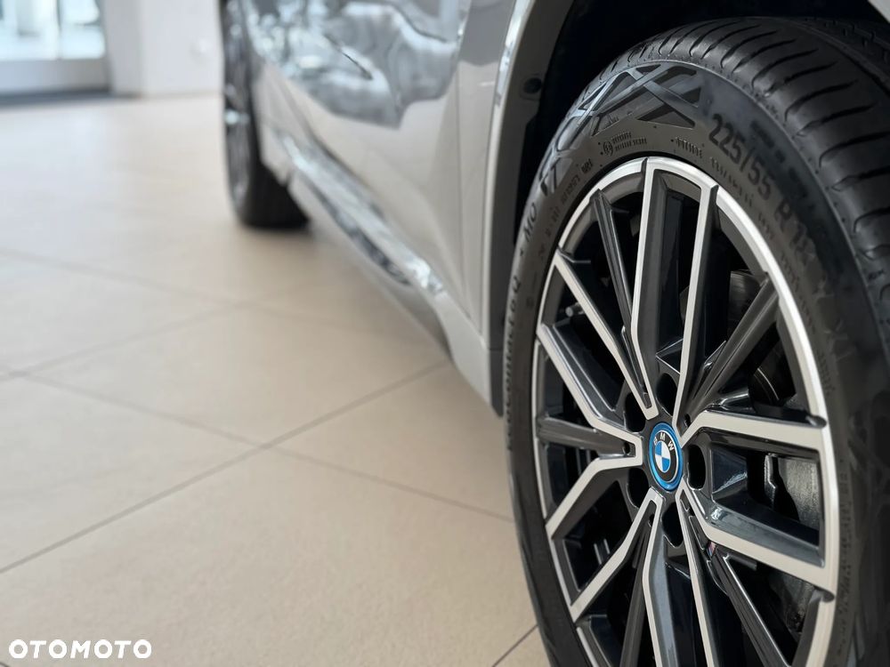 BMW iX1 eDrive20 66.5kWh M Sport Edition - 11