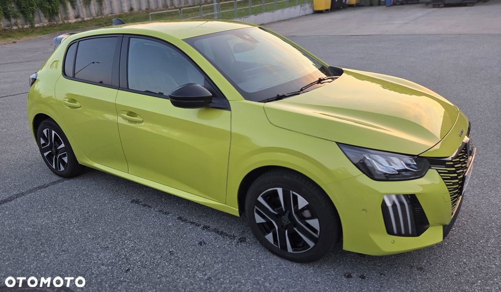 Peugeot 208 - 1