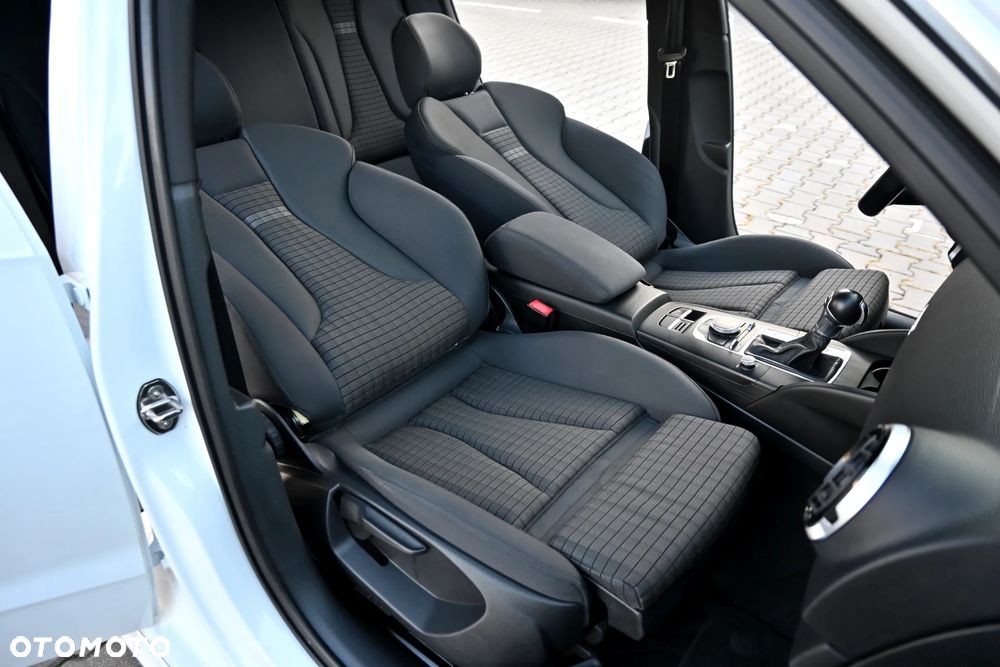 Audi A3 Sportback 2.0 TDI (clean diesel) quattro S tronic S line Sportpaket - 30