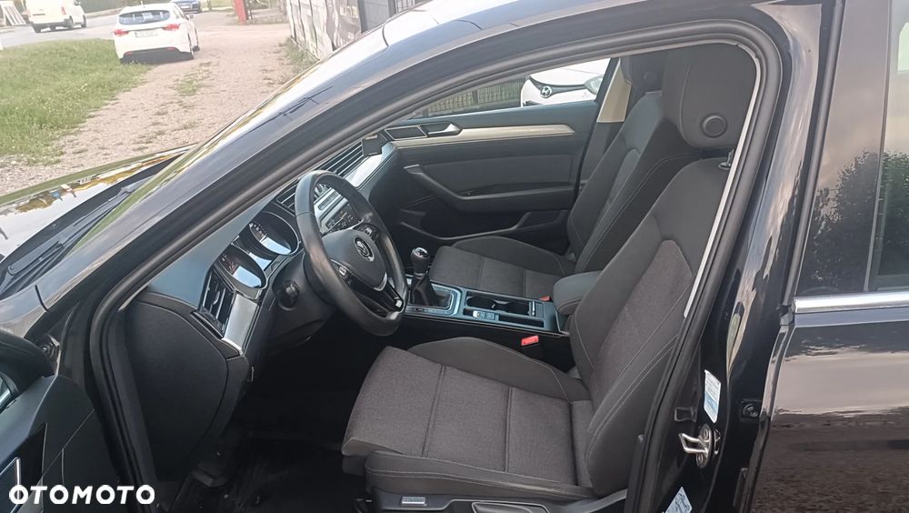 Volkswagen Passat - 8