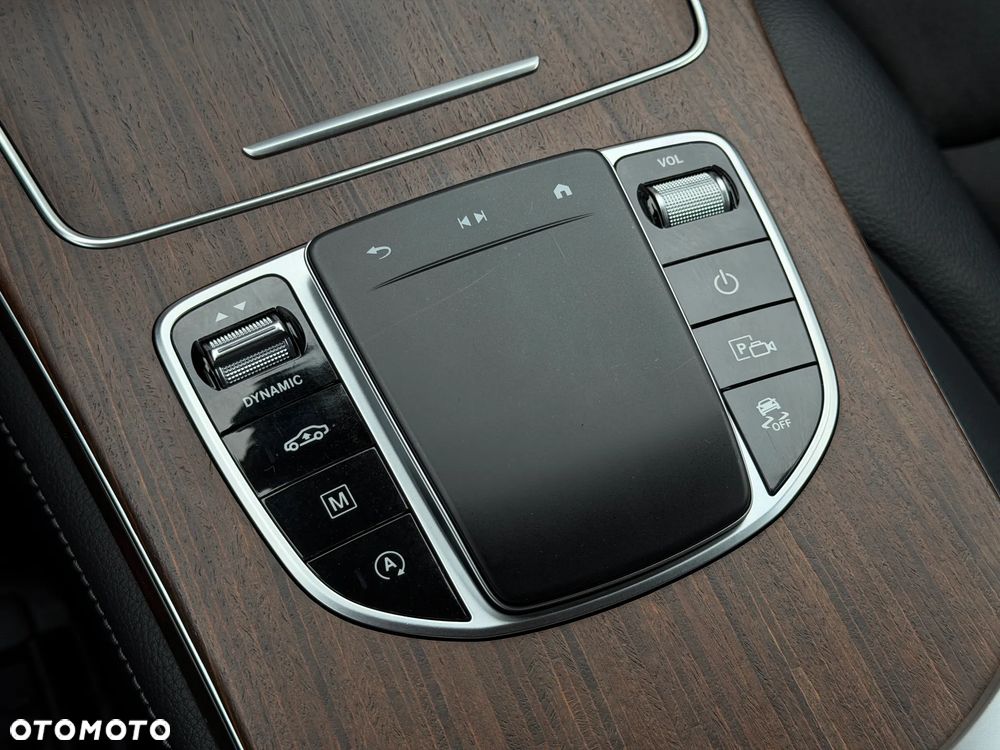 Mercedes-Benz GLC 300 4Matic 9G-TRONIC AMG Line - 26