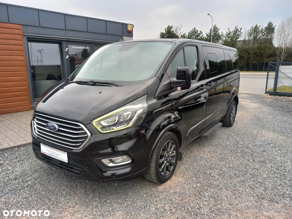 Ford Tourneo Custom - 1