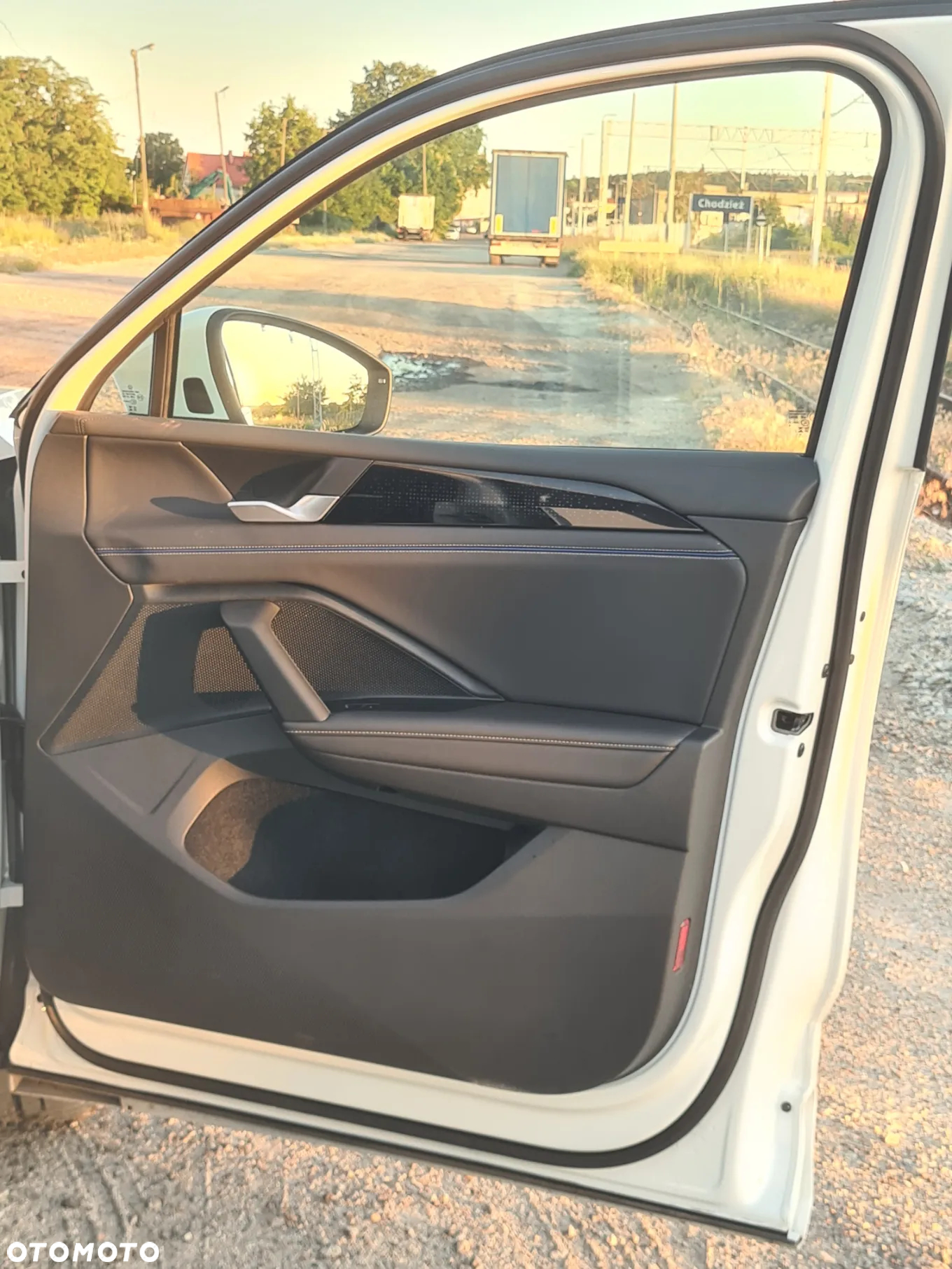 Volkswagen Tiguan 1.5 eTSI OPF DSG R-Line - 26