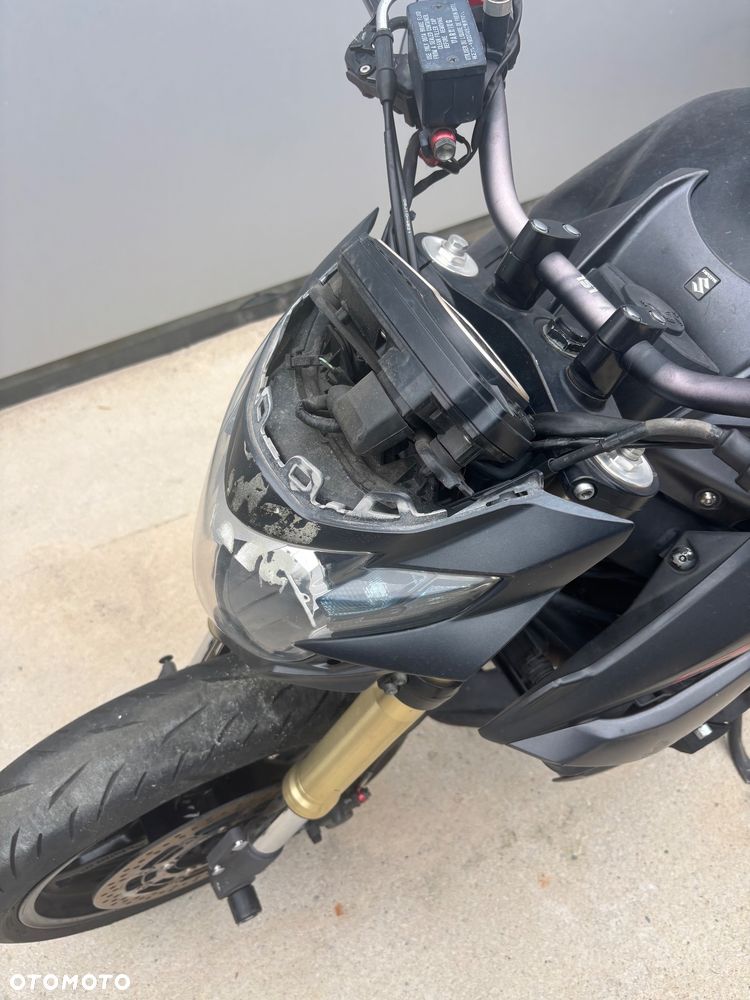 Suzuki GSR - 10