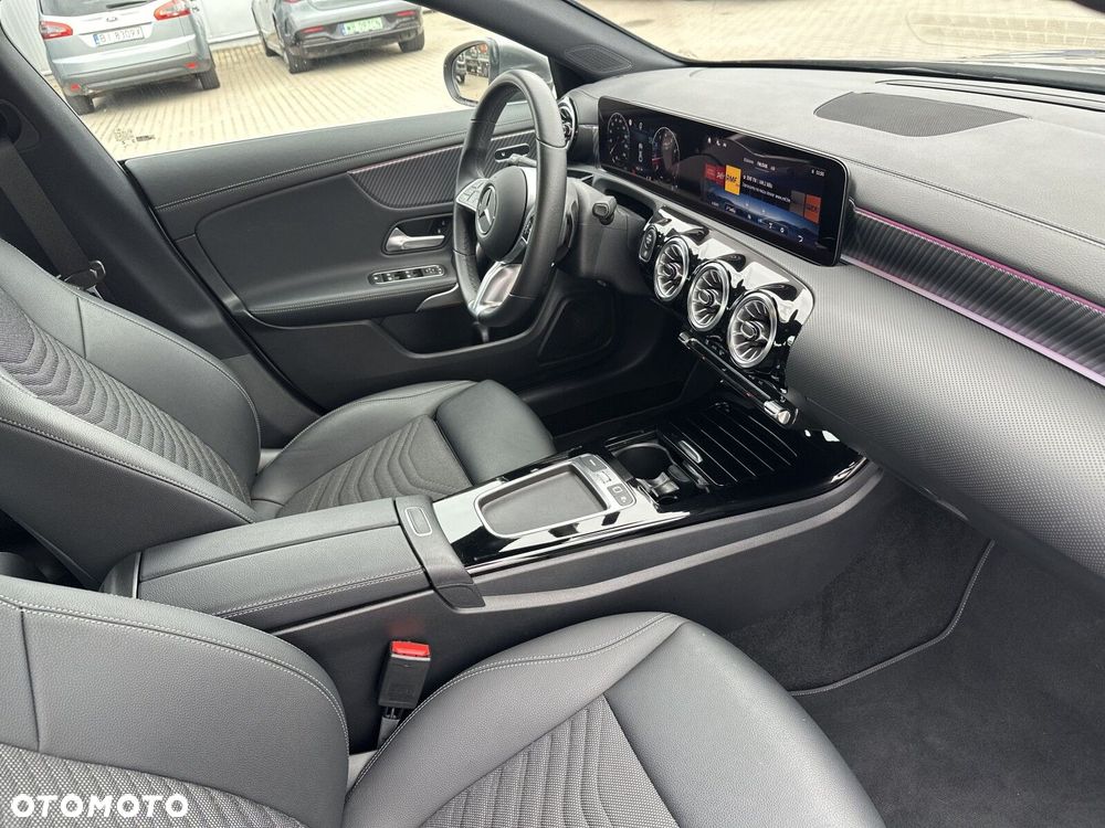Mercedes-Benz CLA 180 Progressive 7G-DCT - 18
