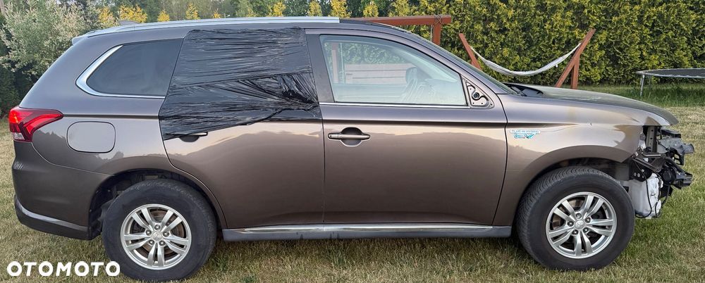 Mitsubishi Outlander Instyle NAVI + - 8