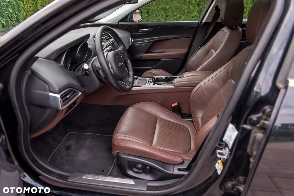 Jaguar XE 2.0 T Prestige - 15